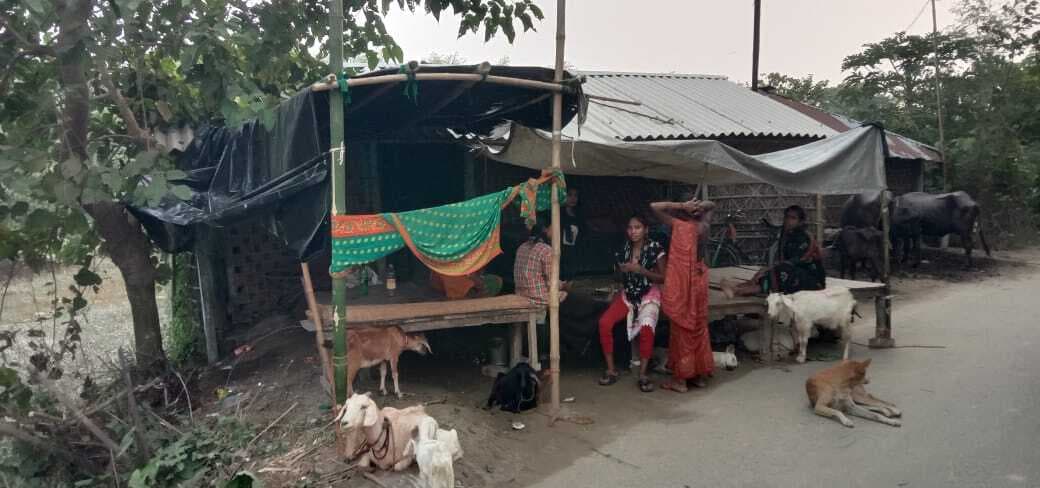 Madhubani Newsपॉलीथिन के नीचे गुजर रही बाढ़ विस्थापित परिवारों की जिंदगी