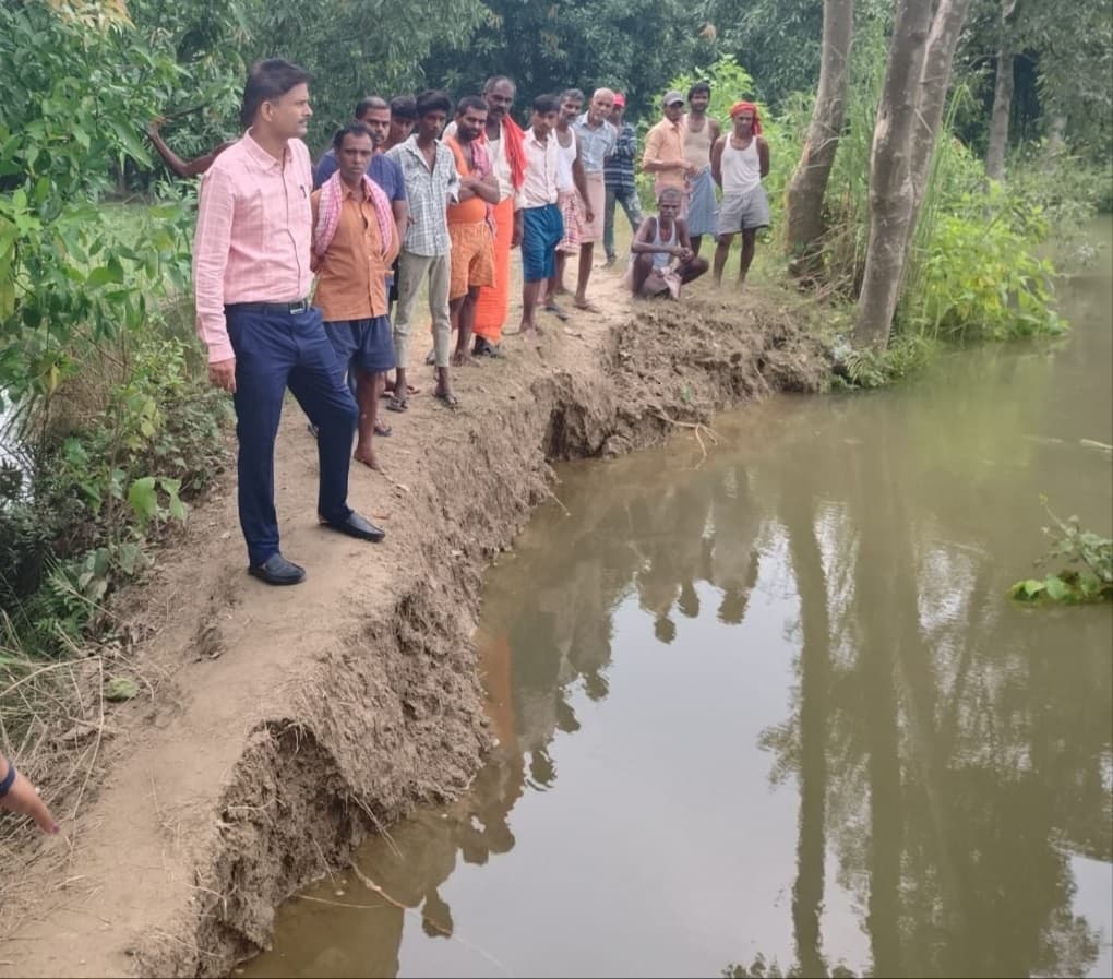 प्रशासन की तत्परता से पुरानी धार नदी के बांध की हुई मरम्मत