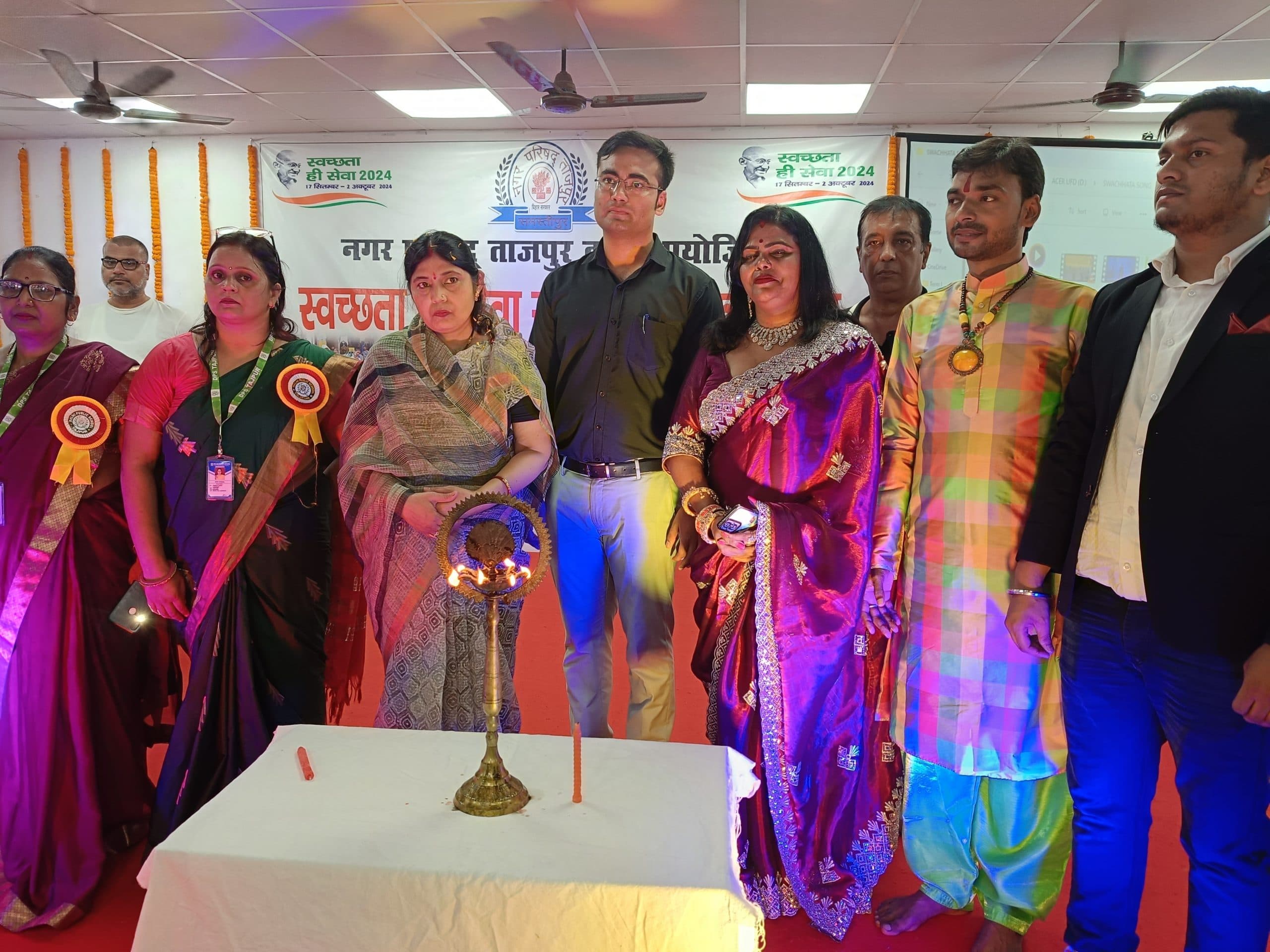 Thinking about the future seen in the children''s exhibit बच्चों के प्रदर्श में दिखी भविष्य को लेकर गंभीर चिंतन