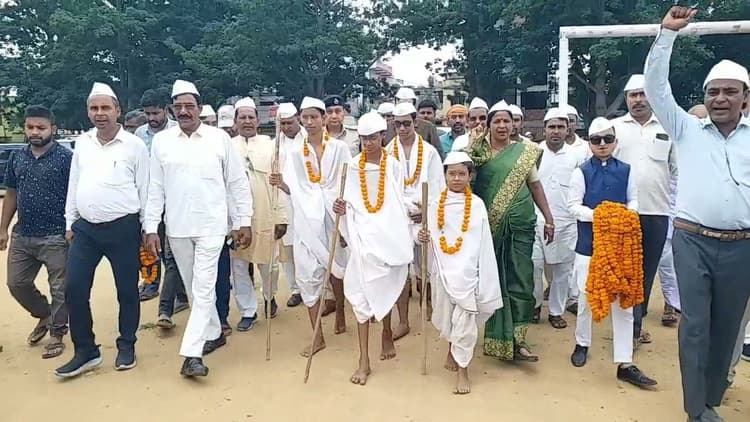 गांधी जयंती : सत्य और अहिंसा के अनुकरण की ली शपथ