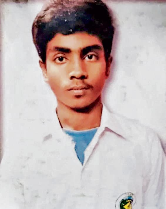 बांसद्रोणी : ट्यूशन के लिए जा रहे छात्र की जेसीबी मशीन की चपेट में आने से मौत