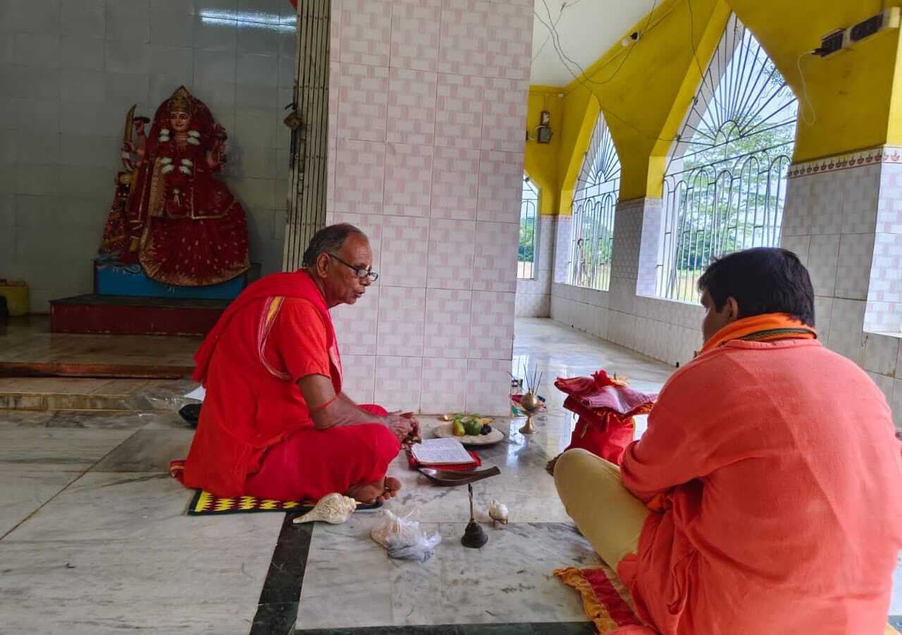 नवरात्र के प्रथम दिन मां शैलपुत्री की हुई पूजा