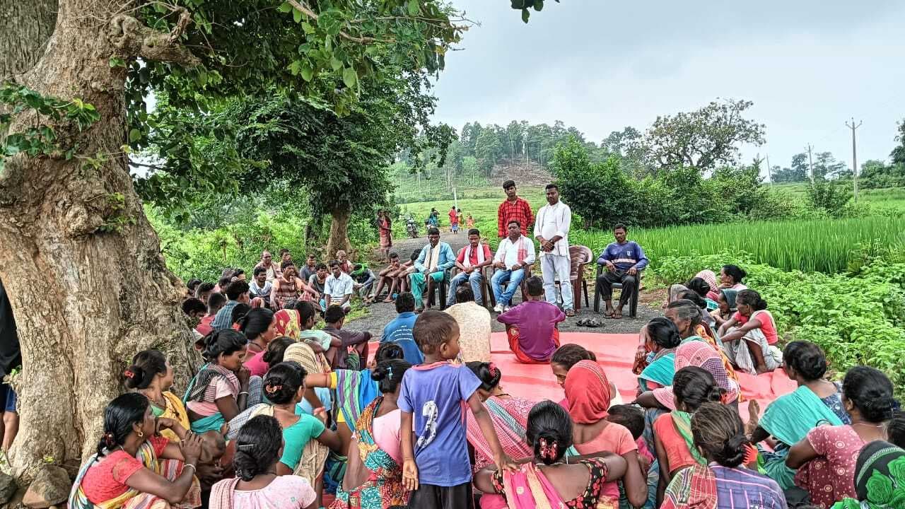 पूर्व जिप अध्यक्ष गांडो परता गांव में लोगों की समस्या से हुए अवगत