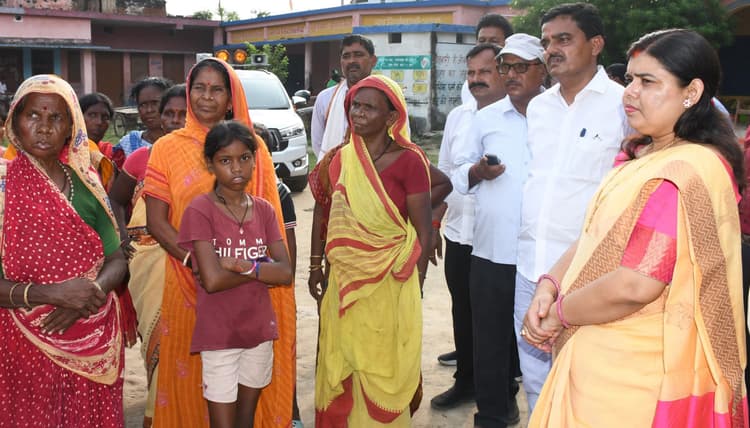 महापौर ने बाढ़ प्रभावित मुहल्लों का लिया जायजा, दिया मदद का भरोसा