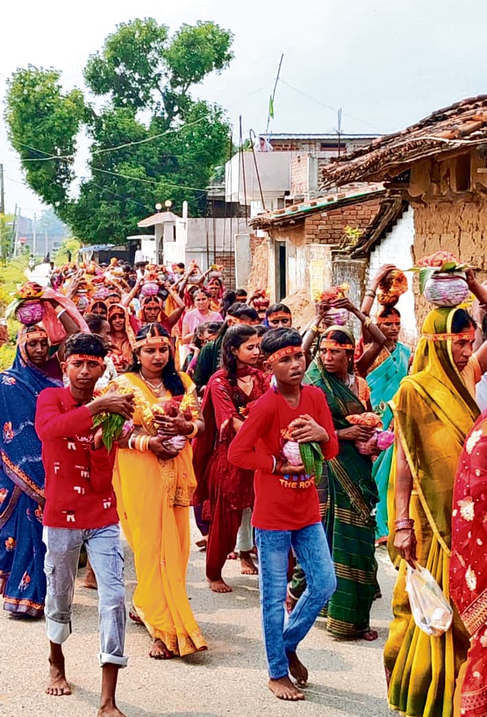 शारदीय नवरात्र को लेकर निकाली भव्य कलशयात्रा
