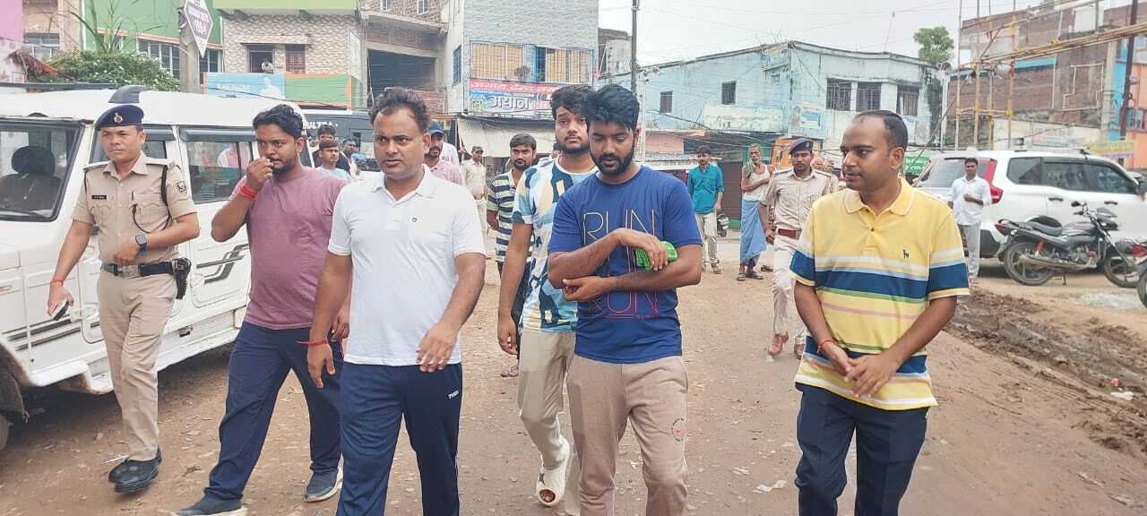 डीएम ने बस स्टैंड का किया स्थल निरीक्षण