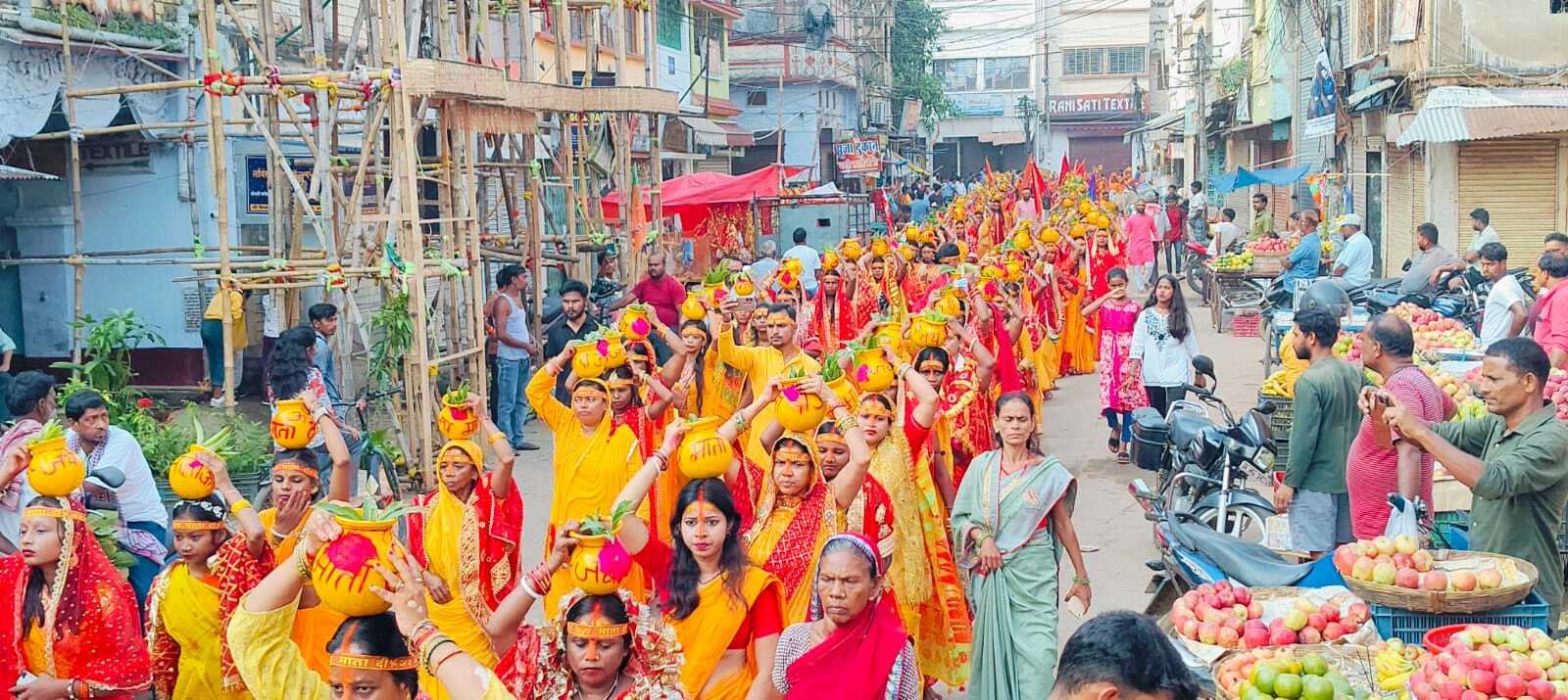 मंदिर में प्राण प्रतिष्ठा कार्यक्रम शुरू, शहर में निकली भव्य कलश यात्रा