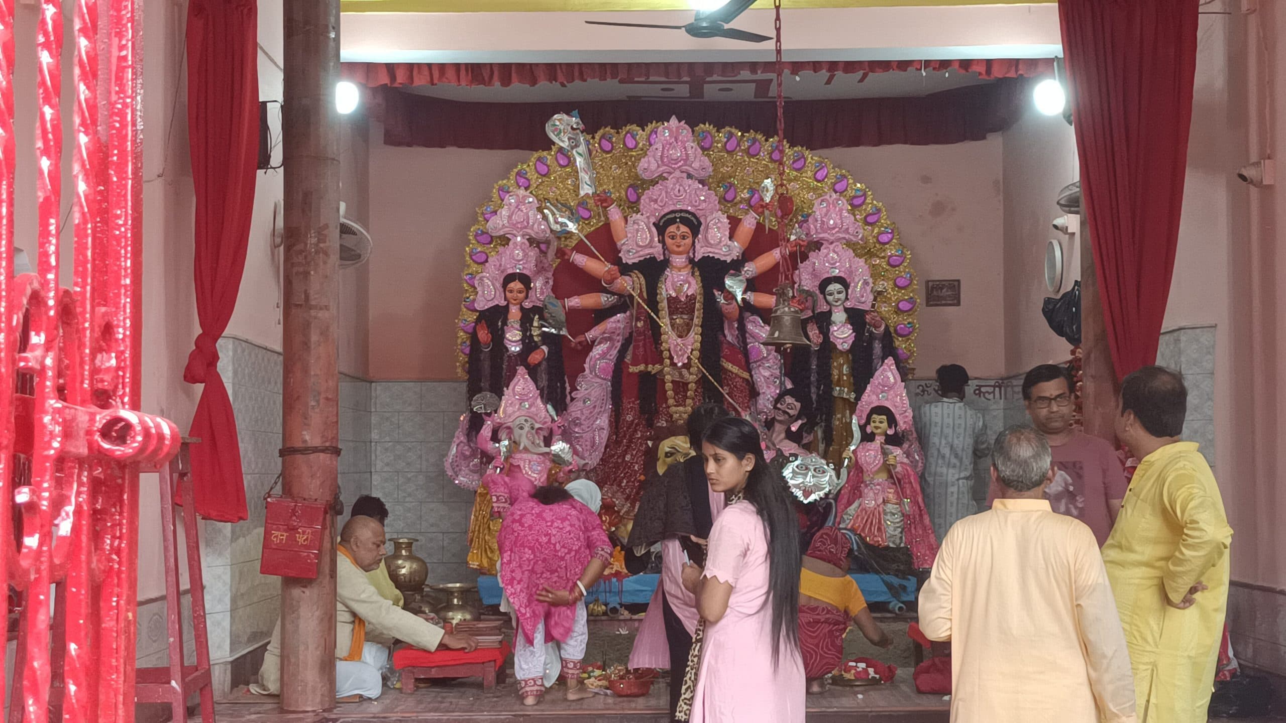 दुर्गा पूजा : कलश स्थापना के साथ 9 दिवसीय नवरात्रि शुरू मंदिरों में उमड़ी श्रद्धालुओं की भीड़