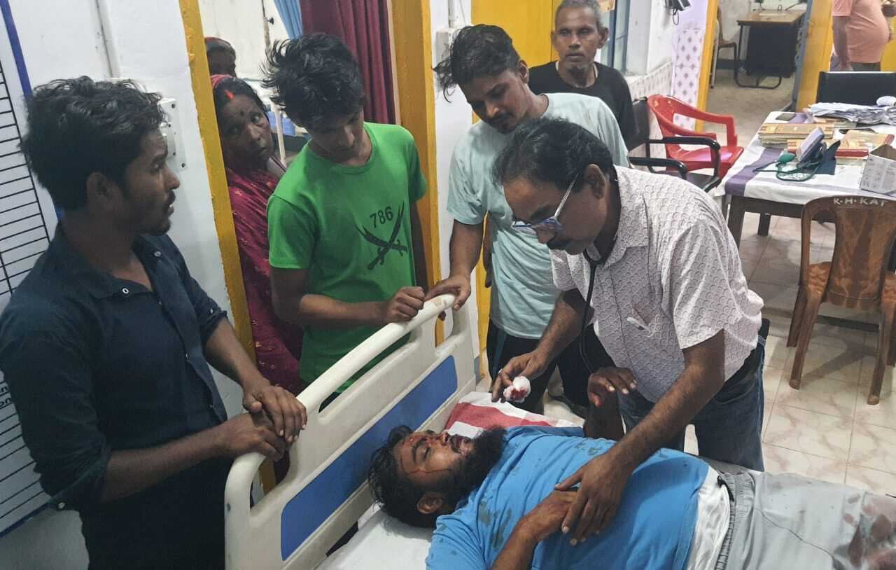 बुलेट व बाइक की सीधी टक्कर में चार घायल, दोनों चालक रेफर