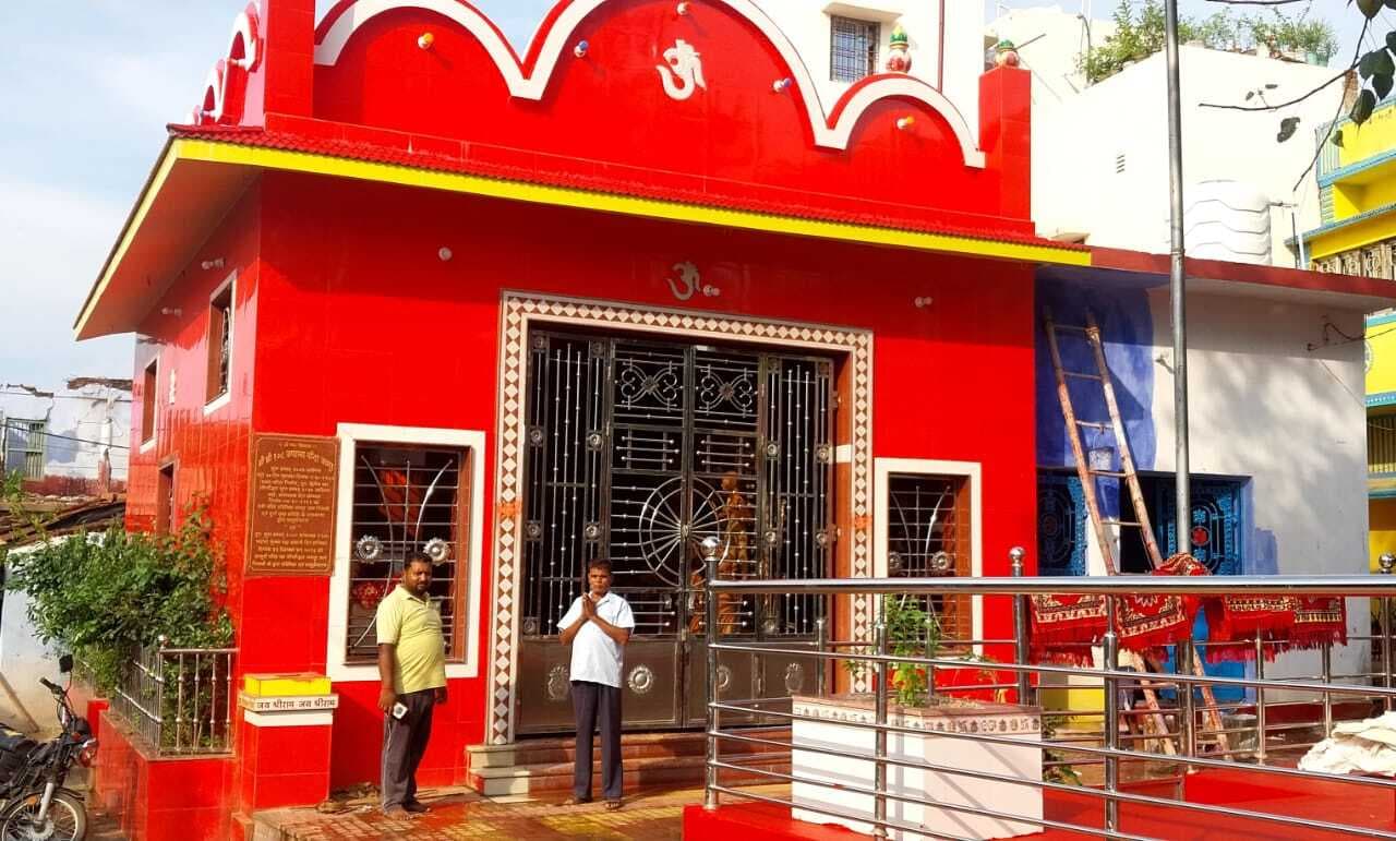 जयपुर दुर्गा मंदिर में मत्था टेकने झारखंड से भी पहुंचते हैं भक्त