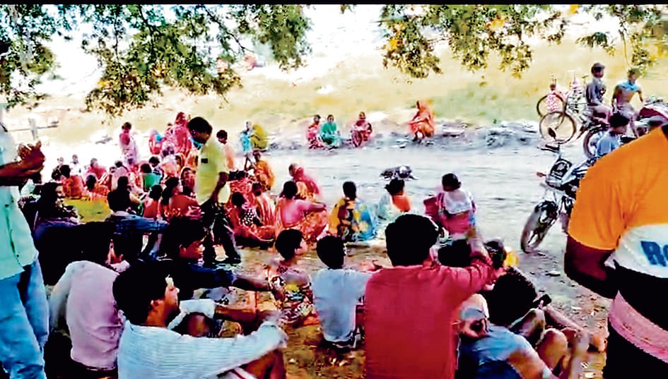 ग्रामीणों के आंदोलन के आगे पुनर्वास के मुद्दे पर झुका प्रबंधन, दो महीने में सर्वे होगा पूरा