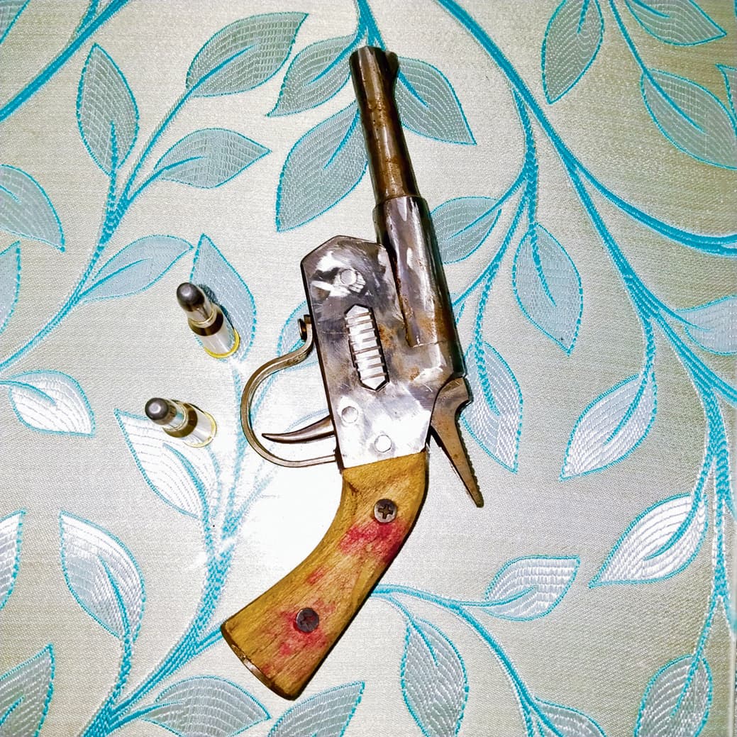 hajipur news. सीएसपी संचालक को लूटने के फिराक में बैठे बदमाश को पुलिस ने दबोचा