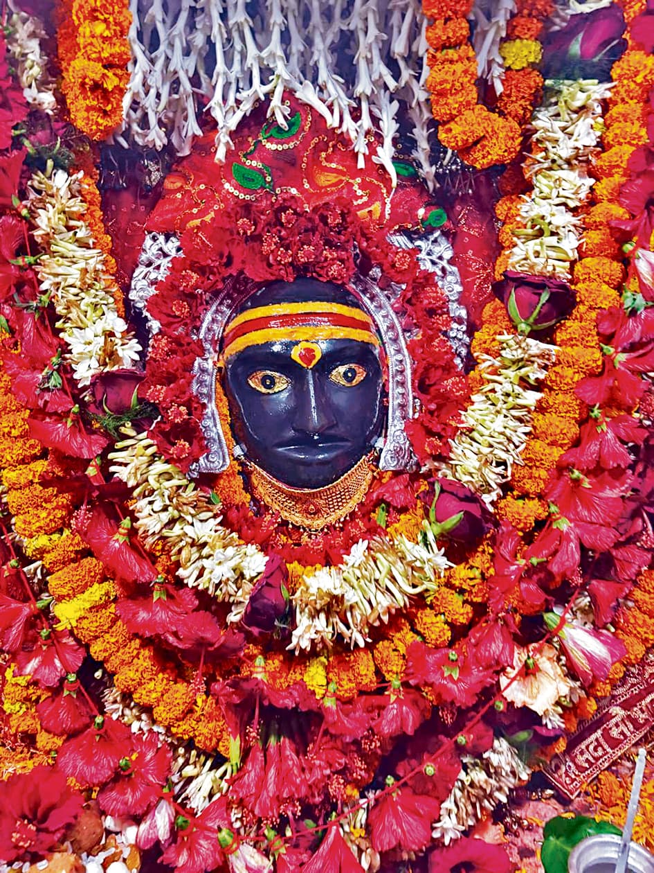 Gopalganj News : शारदीय नवरात्र के पहले दिन, मां सिंहासनी की मनोहारी छवि देख निहाल हुए भक्त