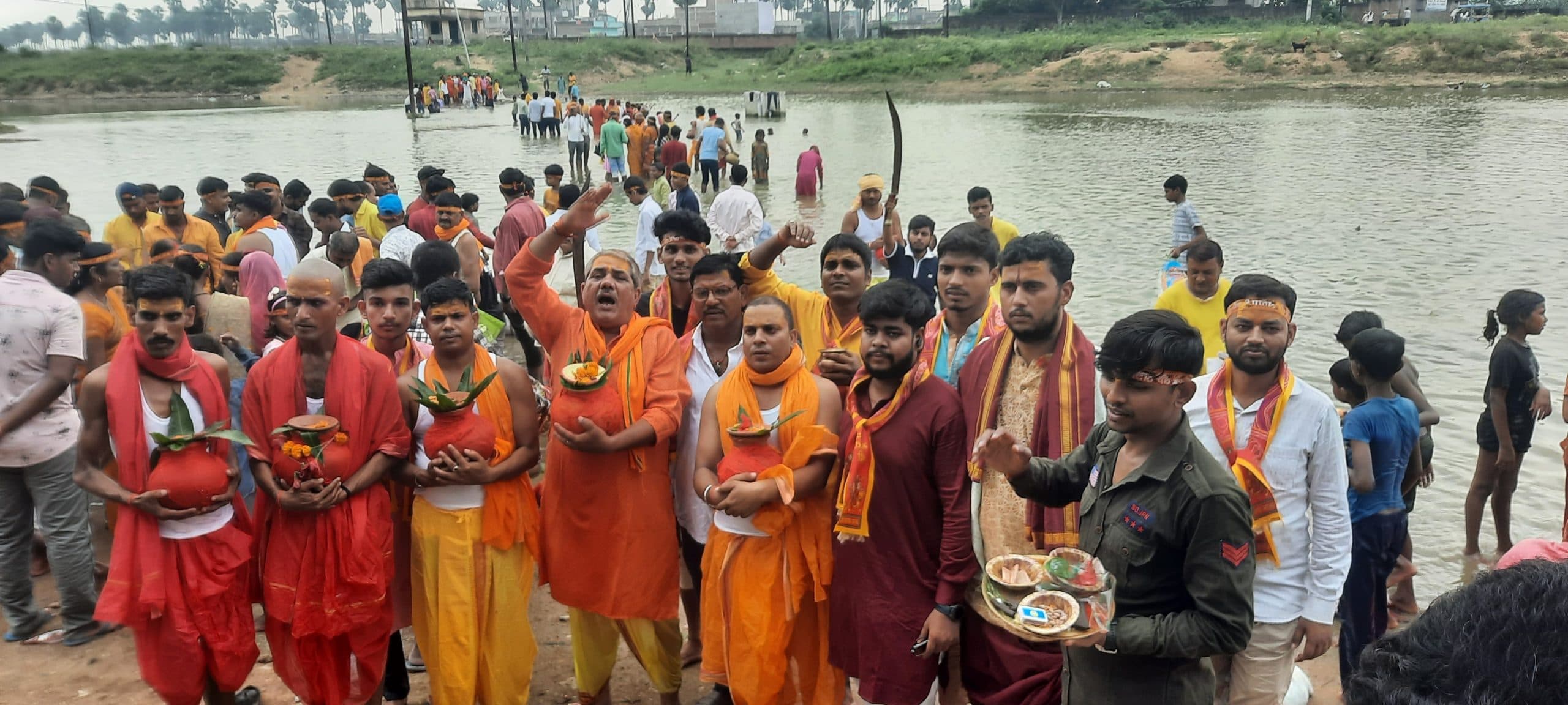 कलश स्थापना के साथ मां शैलपुत्री की हुई पूजा