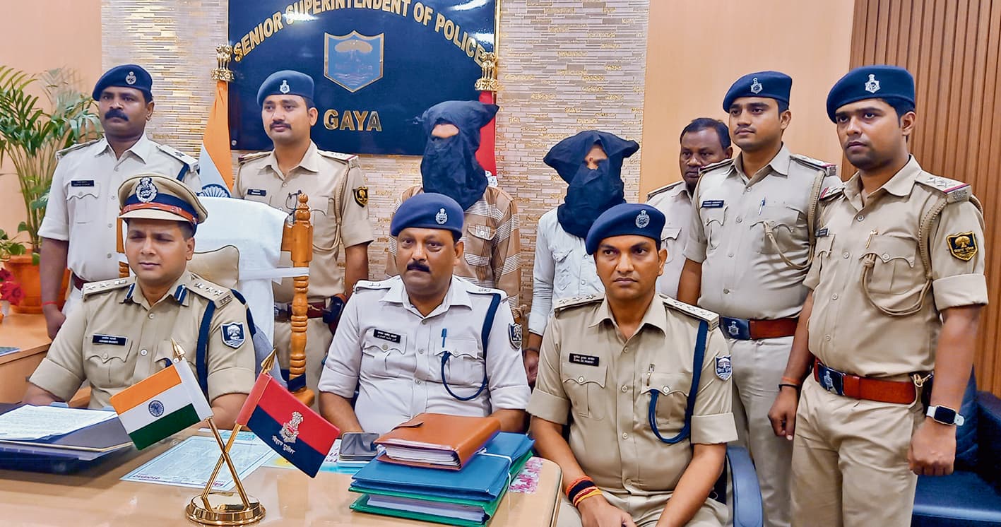 Gaya News : माइक्रो फाइनेंस बैंक में हुई डकैती मामले में दो लुटेरे पकड़ाये