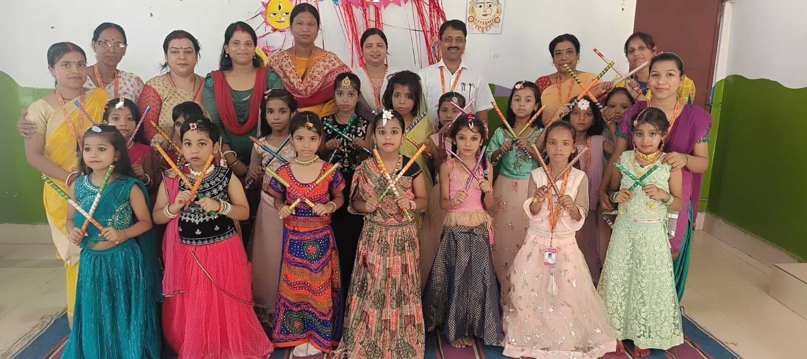 Giridih News:डीएवी सीसीएल में नवरात्रि समारोह, बच्चों ने मन मोहा