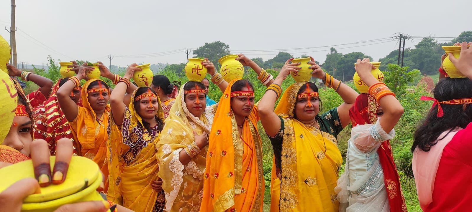 Giridih News:बक्शीडीह दुर्गा मंडप से कलश यात्रा, क्षेत्र हुआ भक्तिमय