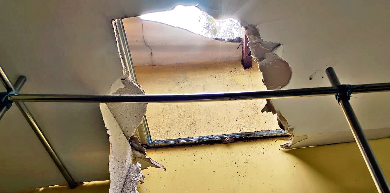 Rourkela News: कपड़ा दुकान की छत तोड़कर हजारों रुपये नकद व सामान की चोरी