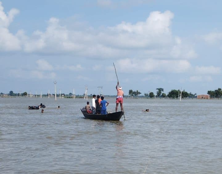 नये इलाकों में फैलने लगा बाढ़ का पानी