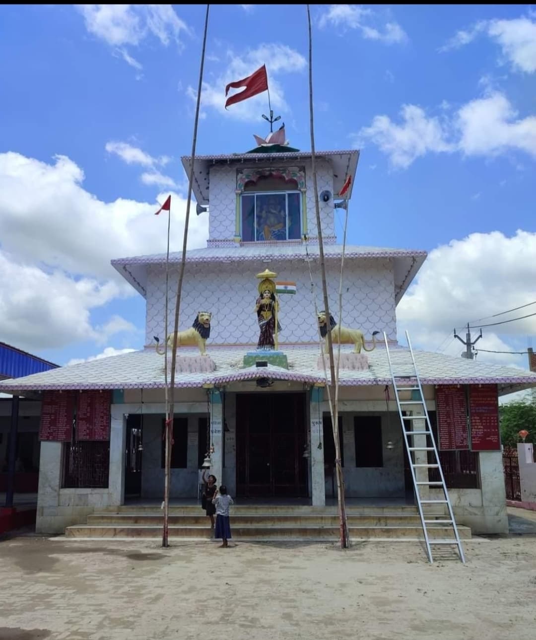 अलौकिक शक्ति पीठ के लिए प्रसिद्ध है पोठिया दुर्गा मंदिर