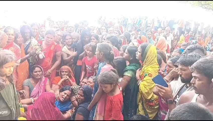 गंगा में नाव पलटने से किसान की डूबने से मौत, परिजनों में मचा कोहराम