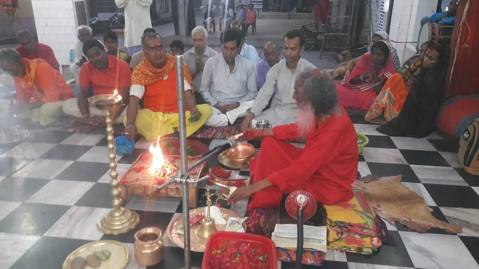 मां खड्गेश्वरी महाकाली मंदिर में हो रही पुष्पांजलि