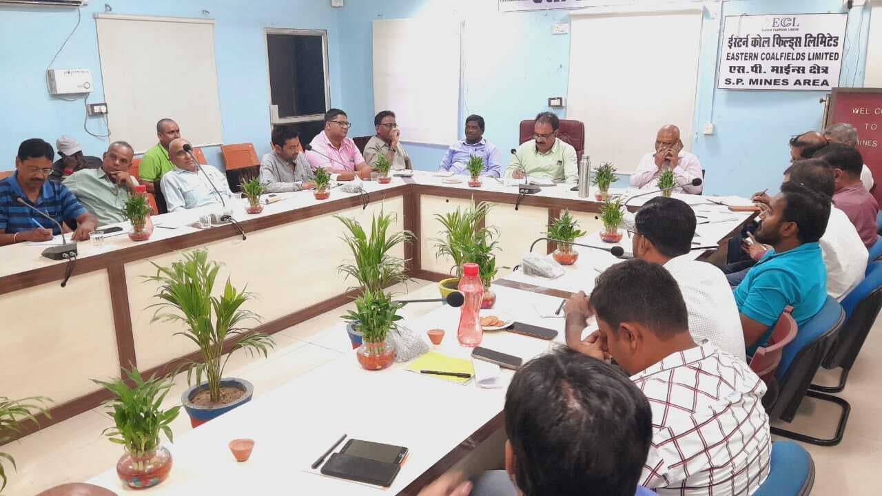 कोलियरी का विस्तार और कोयला उत्पादन में तेजी लाने को लेकर जीएम ने की मंत्रणा