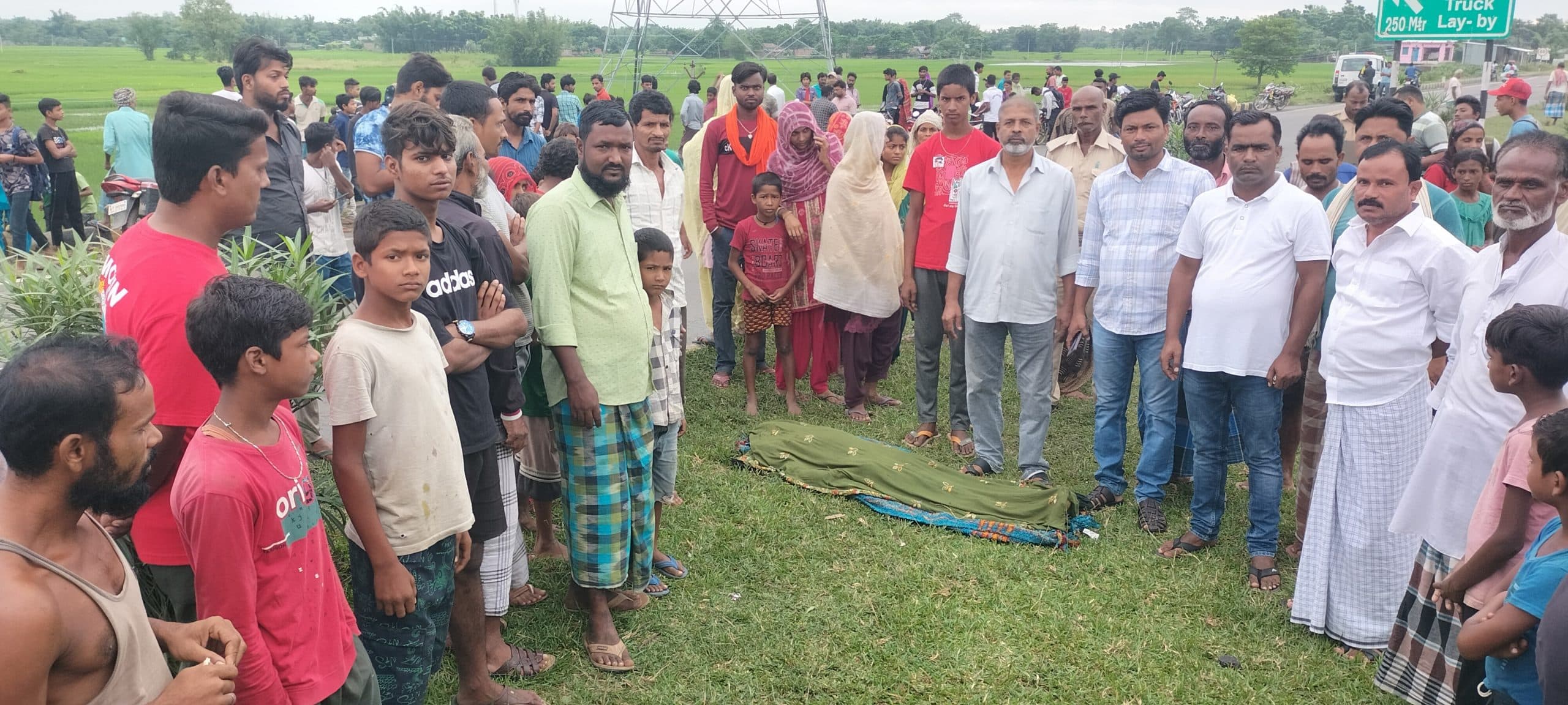 ट्रक से कुचलकर छात्रा की मौत, सड़क जाम