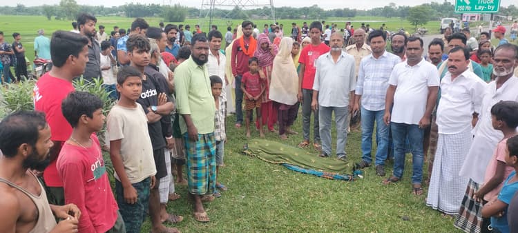 ट्रक से कुचलकर छात्रा की मौत, सड़क जाम