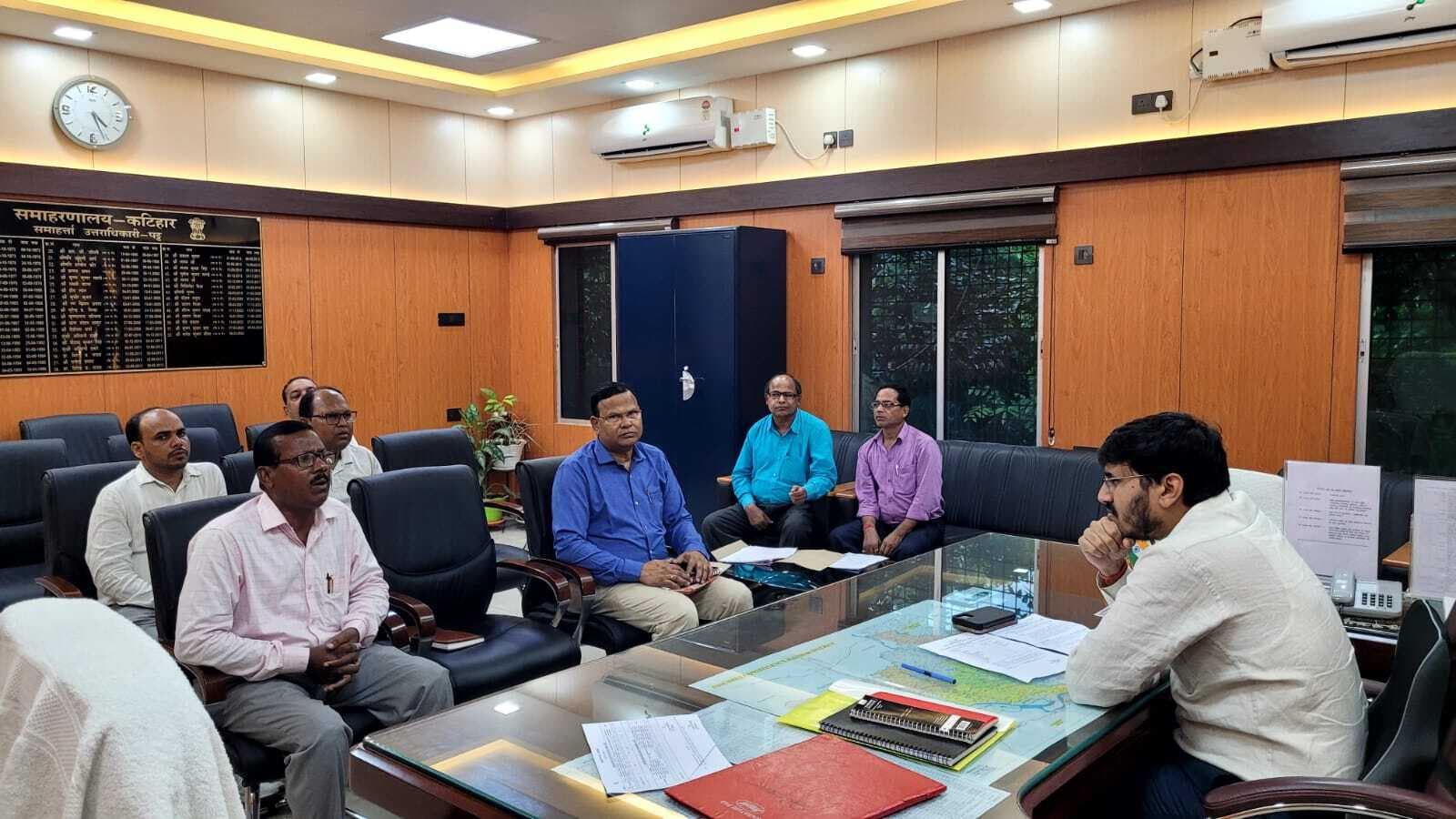 आइटीआइ प्रशिक्षण प्राप्त कर चुके छात्र-छात्राओं का प्लेसमेंट कराना सुनिश्चित करें: डीएम