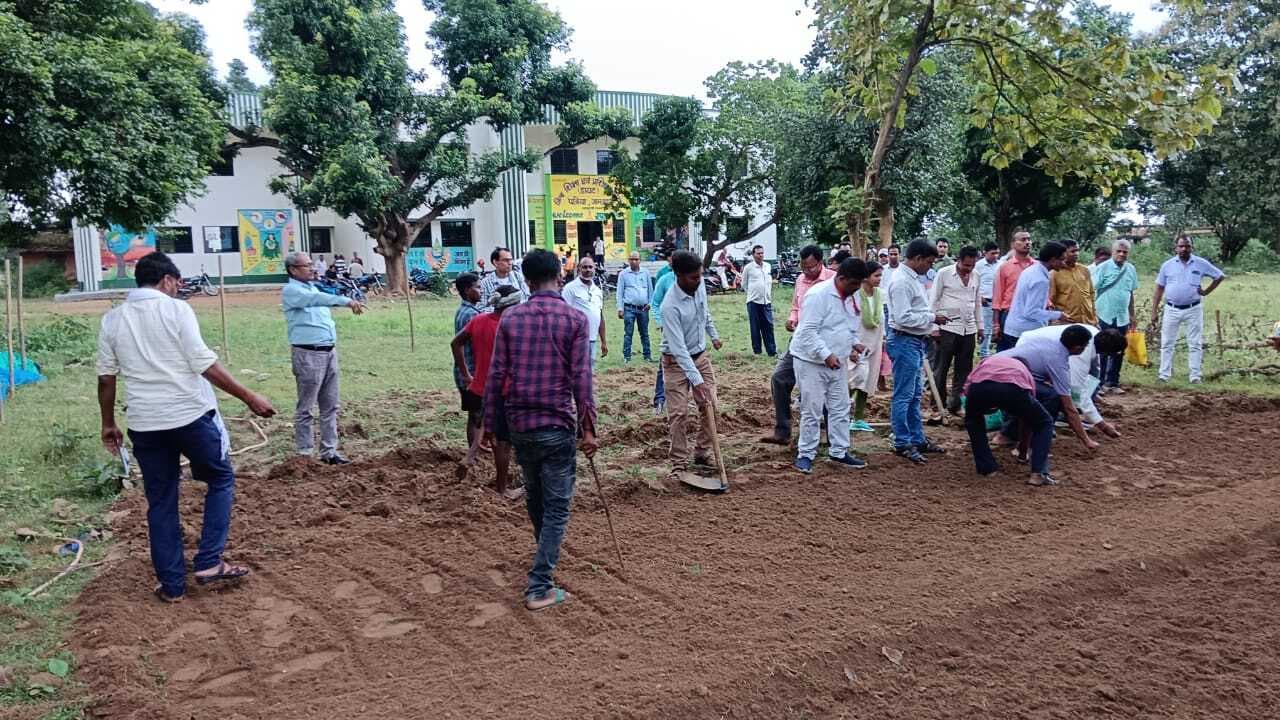 पबिया डायट में पोषण वाटिका निर्माण पर प्रशिक्षण शुरू