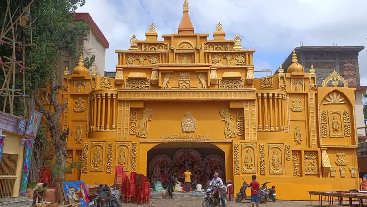 शारदीय नवरात्र के दूसरे दिन माता ब्रह्मचारिणी की हुई पूजा अर्चना, मंदिर में उमड़ी श्रद्धालुओं की भीड़