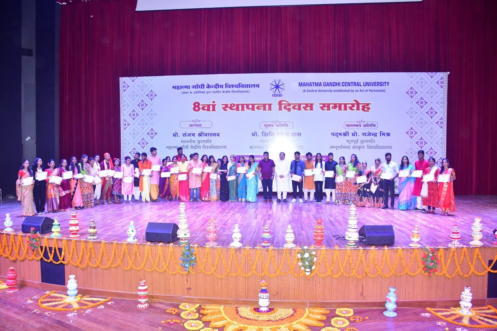 राधा कैसे न जले'''' की धुन... ने सबको झुमाया