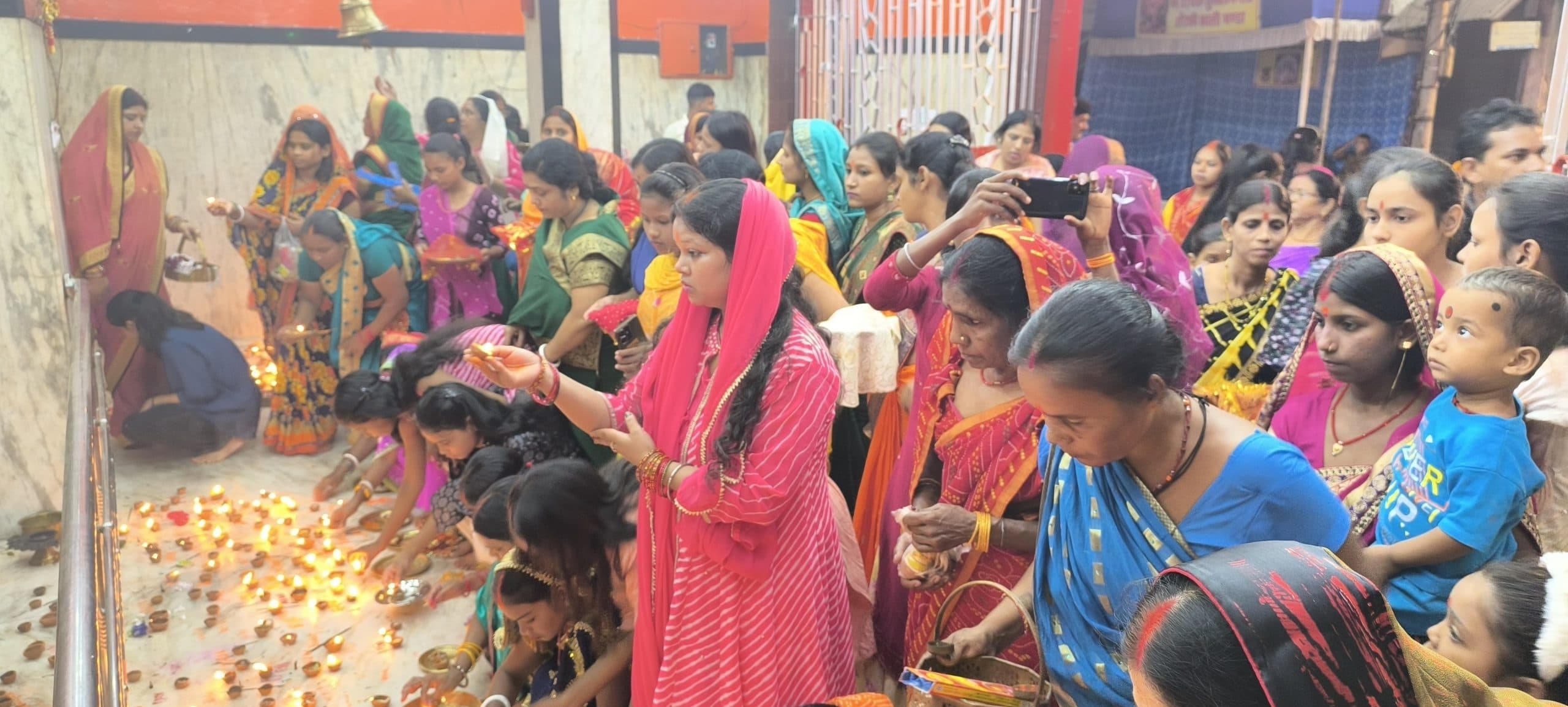 Giridih News:दूसरे दिन भक्तों ने की मां ब्रह्मचारिणी की पूजा