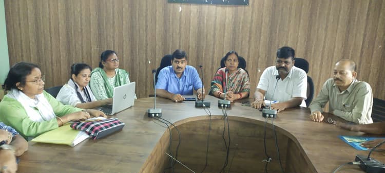 BOKARO NEWS : लंबित आवेदनों को लेकर जताया रोष