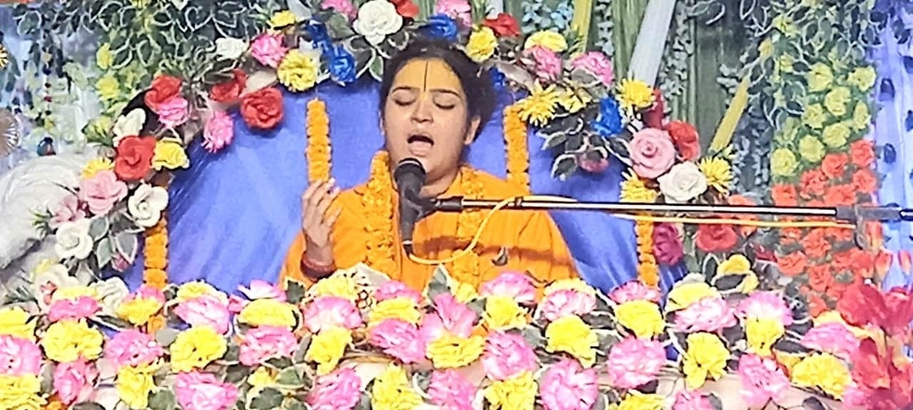 Ram Katha:राम कथा जड़ता से निकालकर मनुष्यता प्रदान करती है : पुष्पांजलि