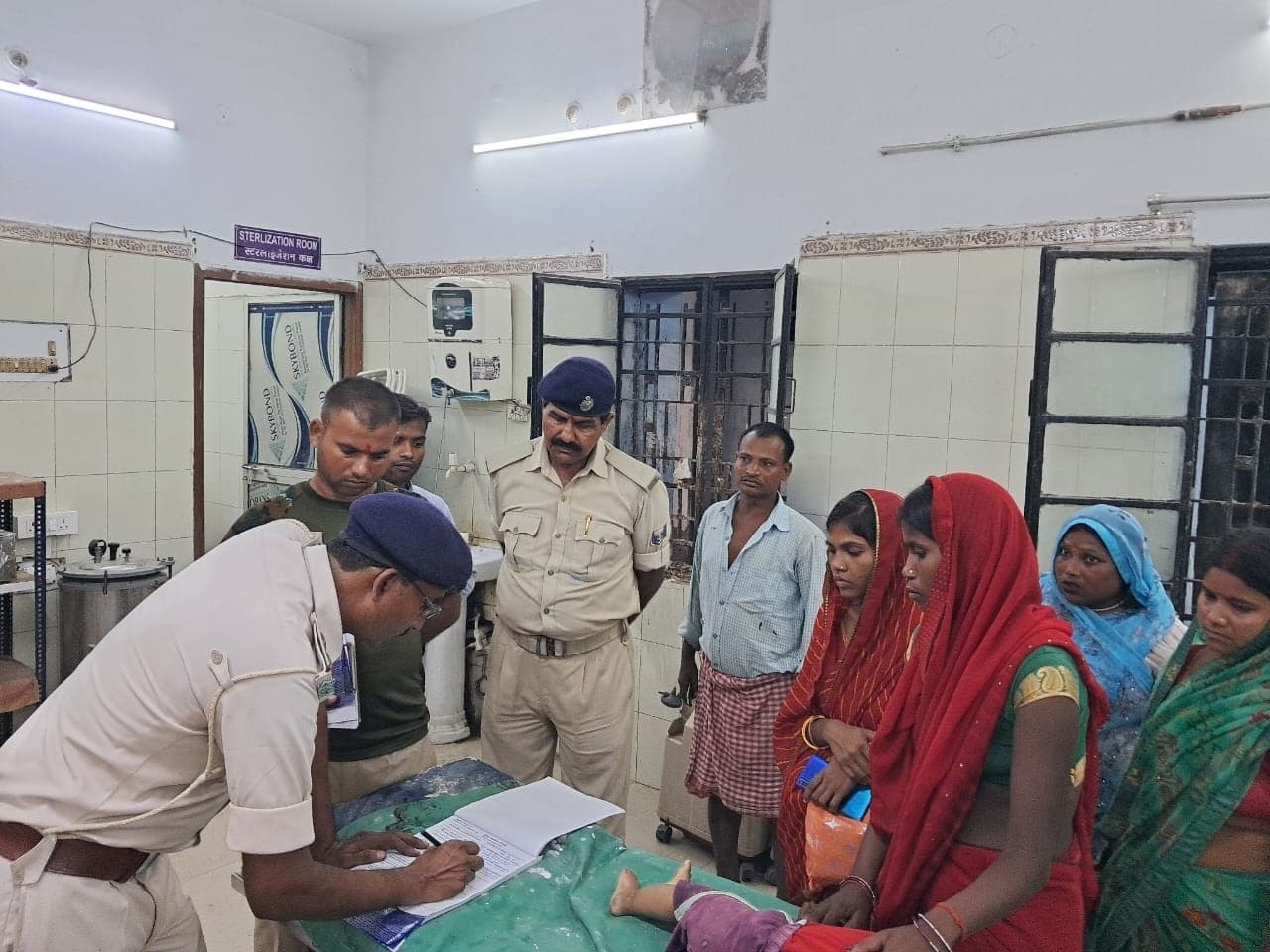 Death of Naunihal after vaccination: टीका के बाद नौनिहाल की मौत, एएनएम को बनाया बंधक, हंगामा