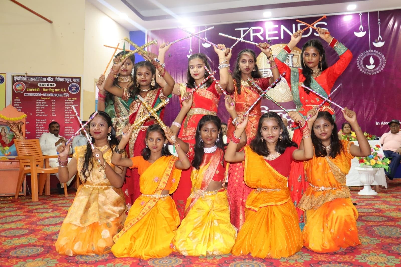 New festival of Prabhat Khabar and Reliance Trends: प्रभात खबर व रिलायंस ट्रेंड्स के नव उत्सव में छात्राओं ने बांधा समां