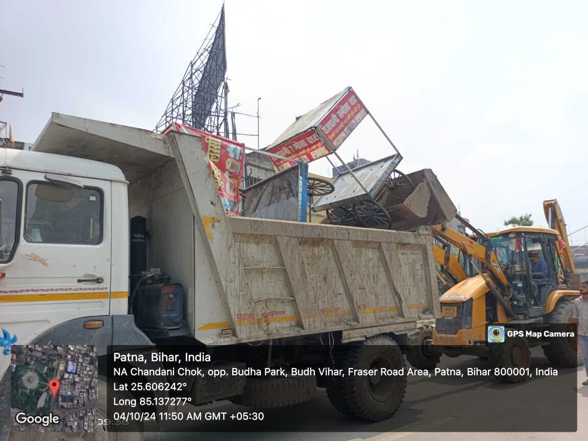 शहर में विभिन्न जगहों से हटाया गया अतिक्रमण