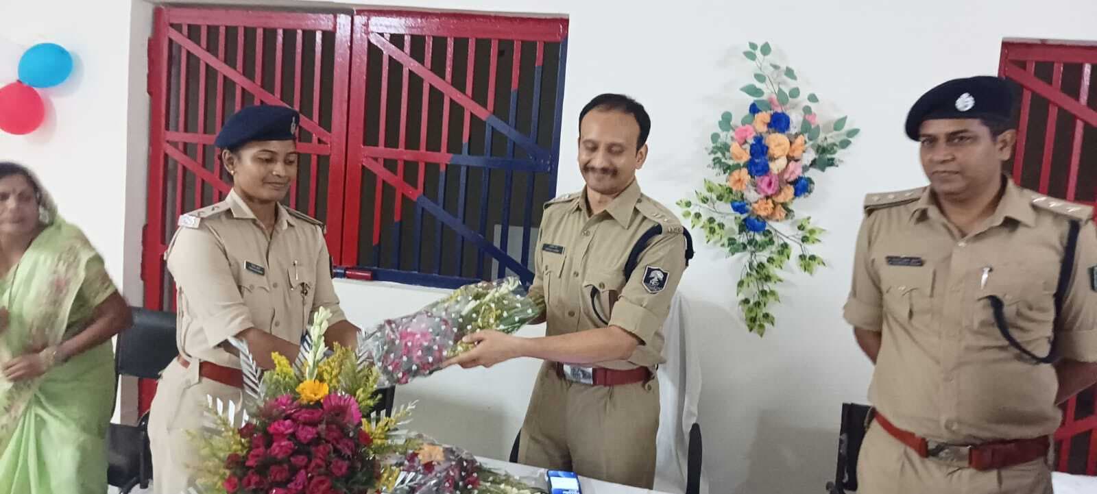 नवरात्र पर नये भवन में चंपानगर पुलिस का गृहप्रवेश, एसपी ने किया पौधारोपण
