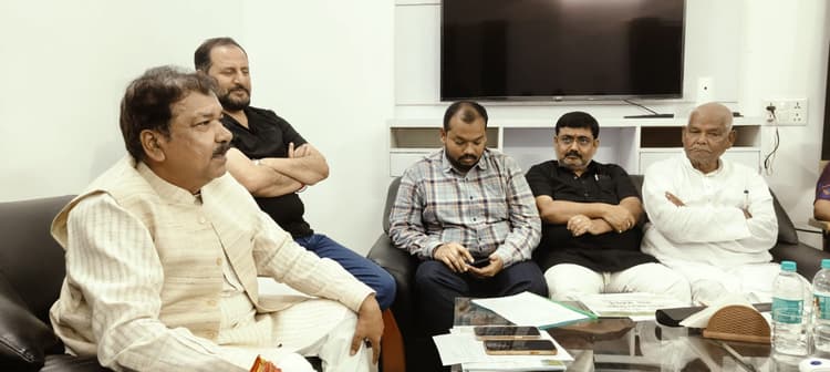 प्रशासन ने बड़ी तत्परता से राहत पहुंचाने का किया है काम - दिलीप जायसवाल