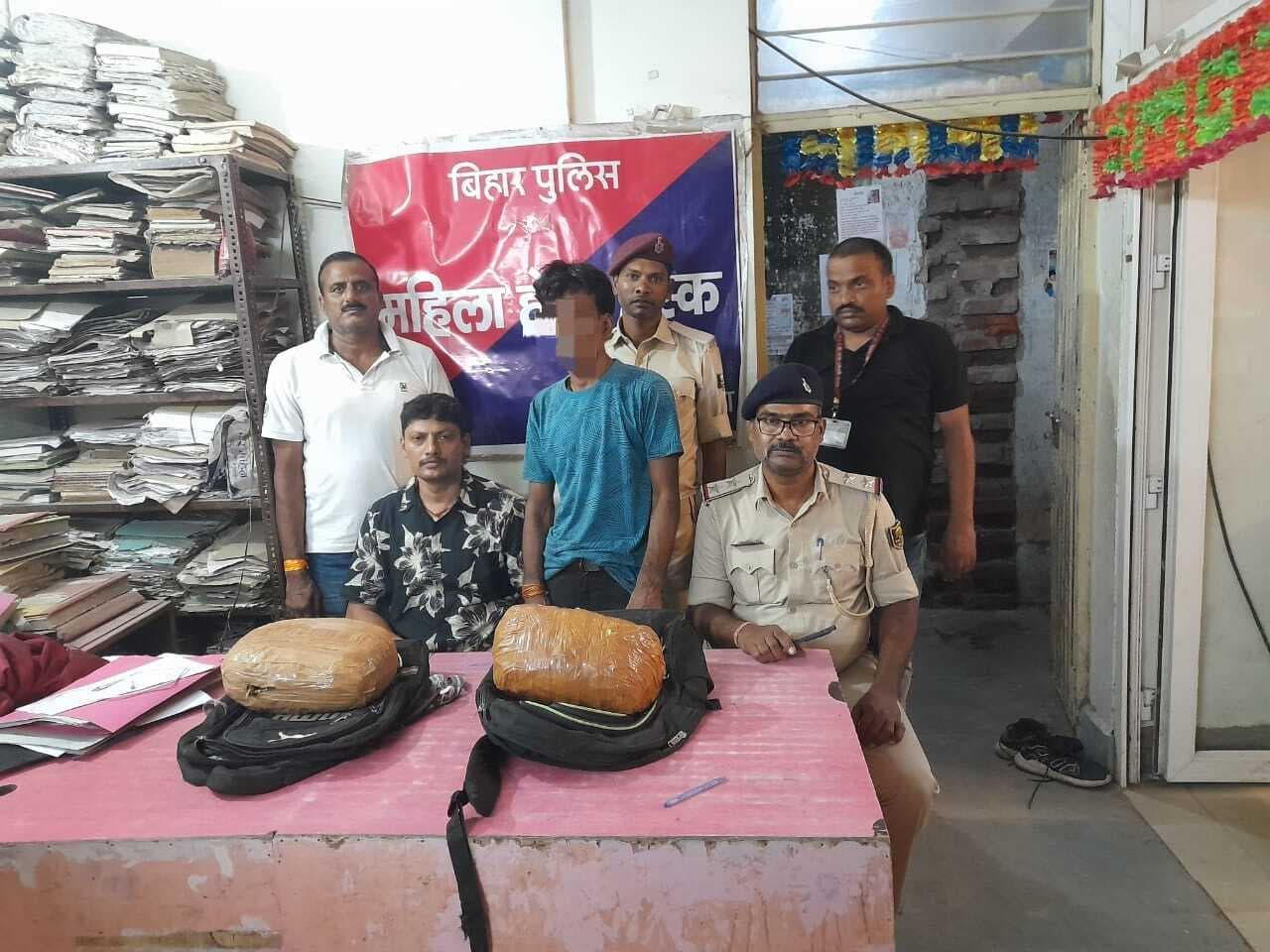 60 हजार रुपये के गांजे के साथ धनबाद का युवक गिरफ्तार