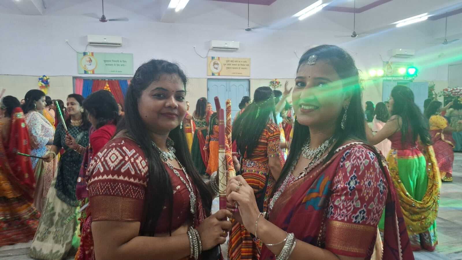 माहेश्वरी महिला मंडल की महिलाओं ने आयोजित की डांडिया, महाआरती रही आकर्षण का केंद्र