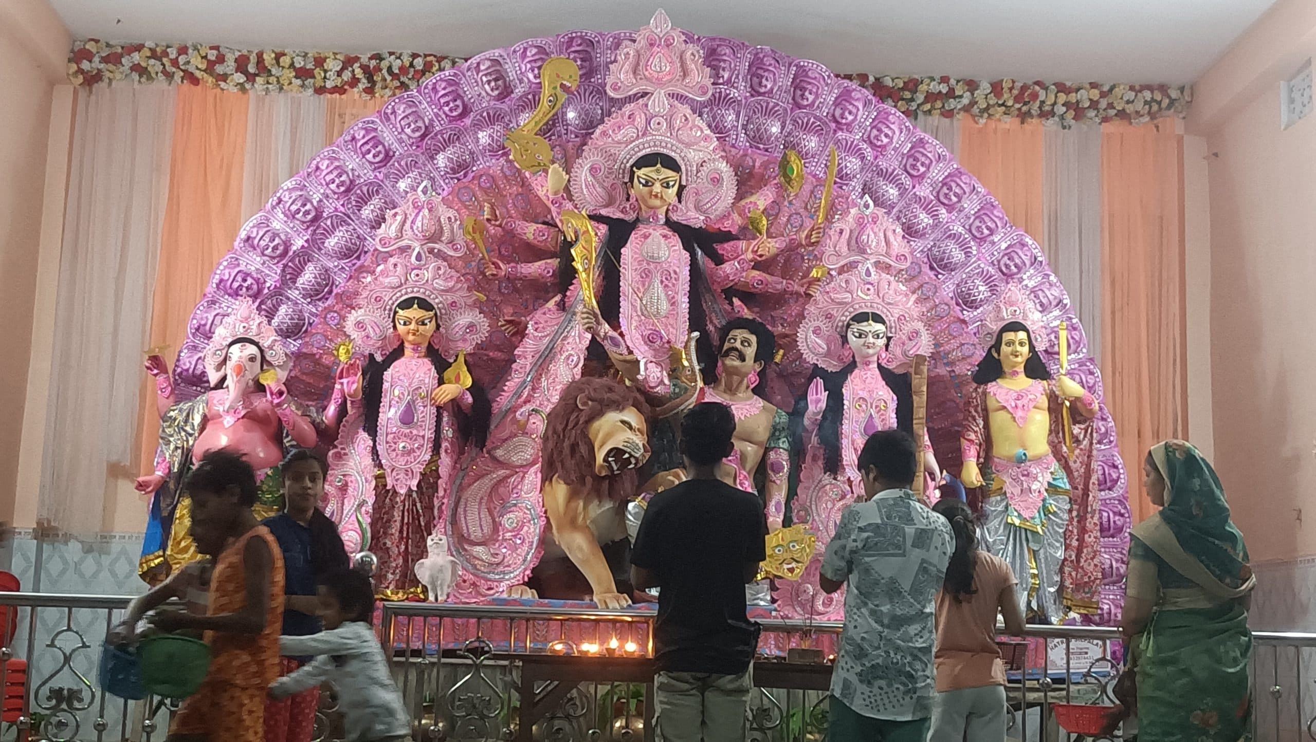 शारदीय नवरात्र: तीसरे दिन किशनगंज वासियों ने की देवी के तीसरे स्वरूप मां चंद्रघंटा की पूजा,आज होगी मां कूष्मांडा की आराधना