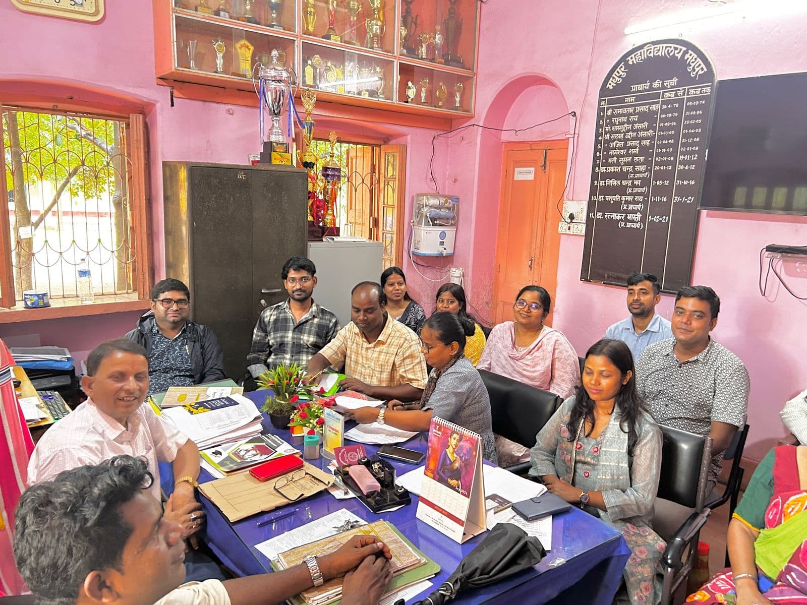एनएएसी बैठक : कमेटी ने मधुपुर कॉलेज में छात्र-छात्राओं के लिए उपलब्ध सुविधाओं का पेश किया ब्योरा