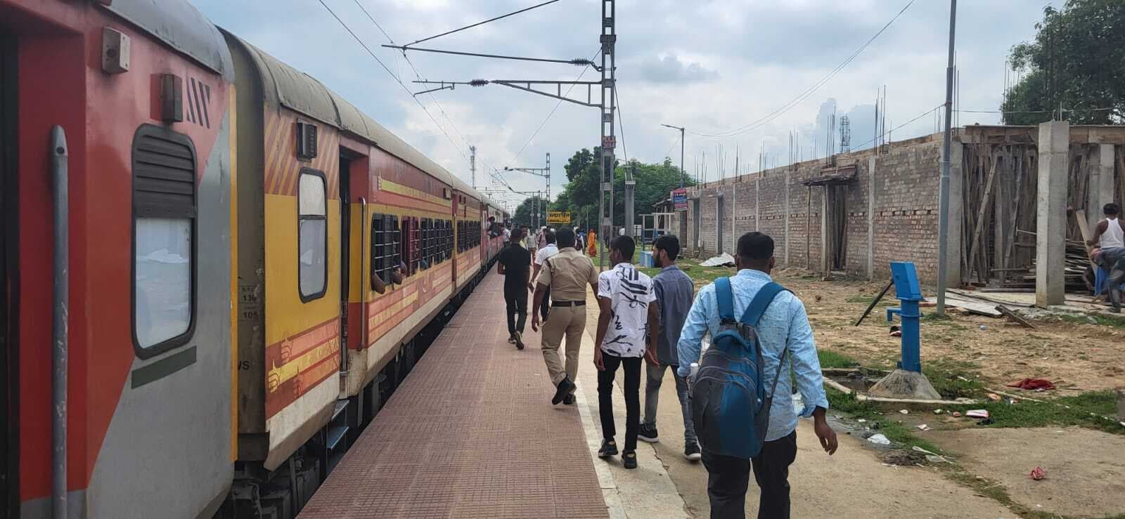 मंदार हिल दुमका रेलखंड पर रेलवे ने चलाया सघन टिकट जांच अभियान