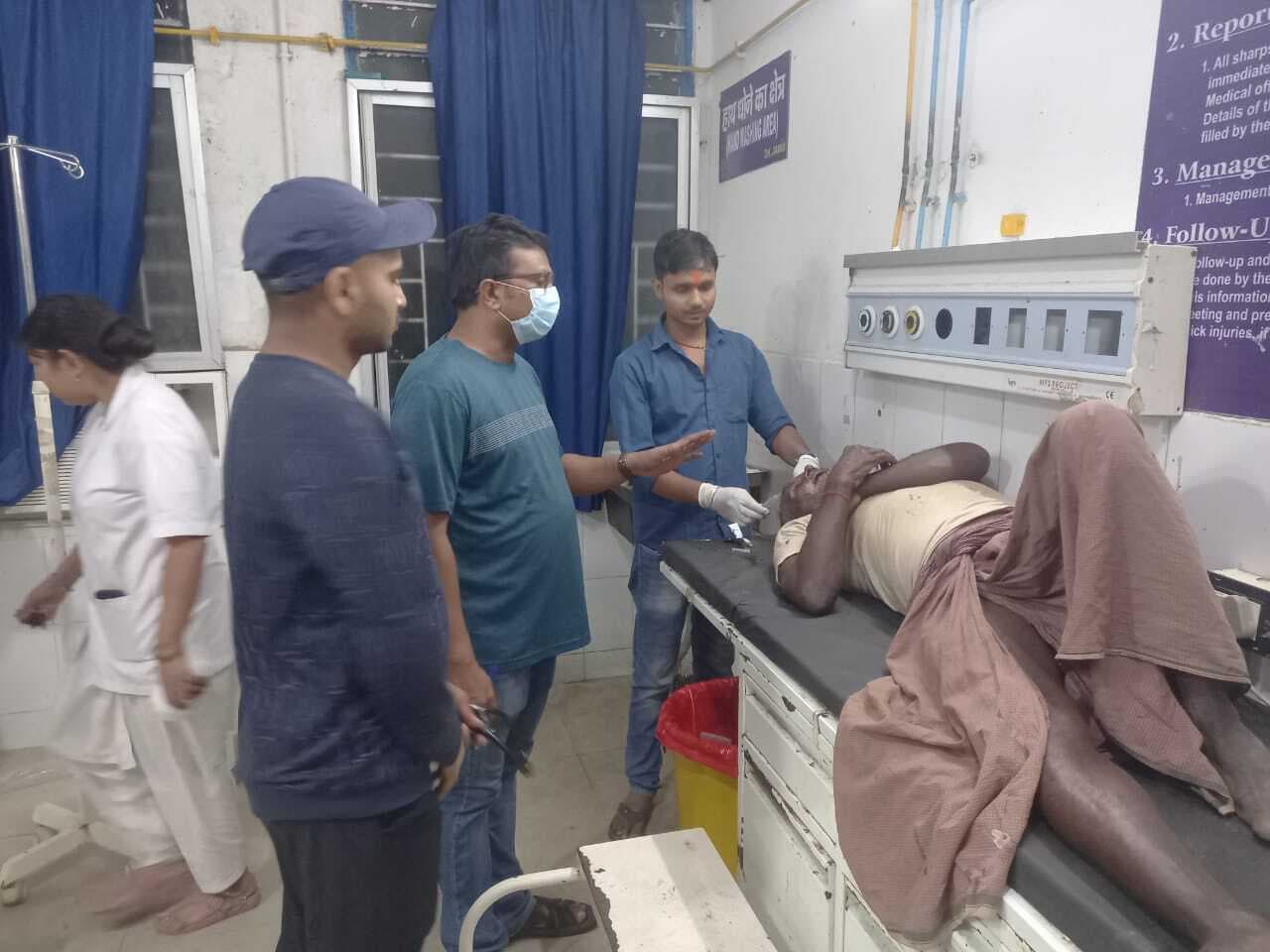 दो पक्षों के बीच मारपीट में तीन घायल