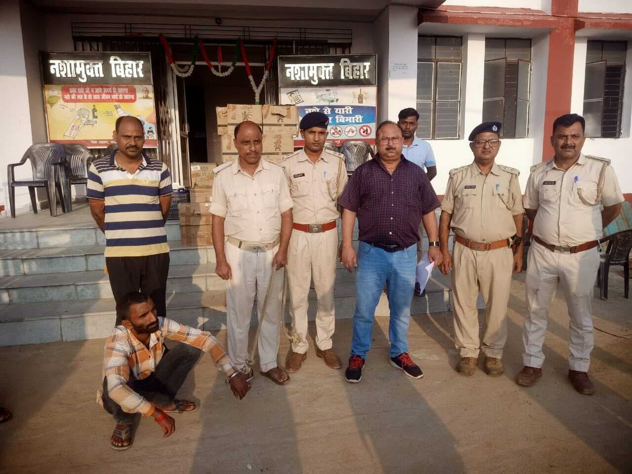 पिकअप से 50 कार्टन शराब बरामद, एक गिरफ्तार