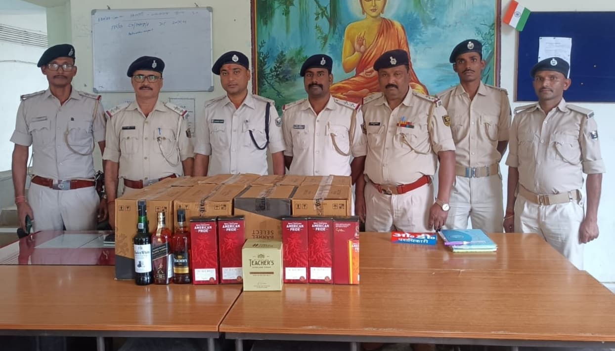 116 बोतल शराब बरामद, तीन गिरफ्तार