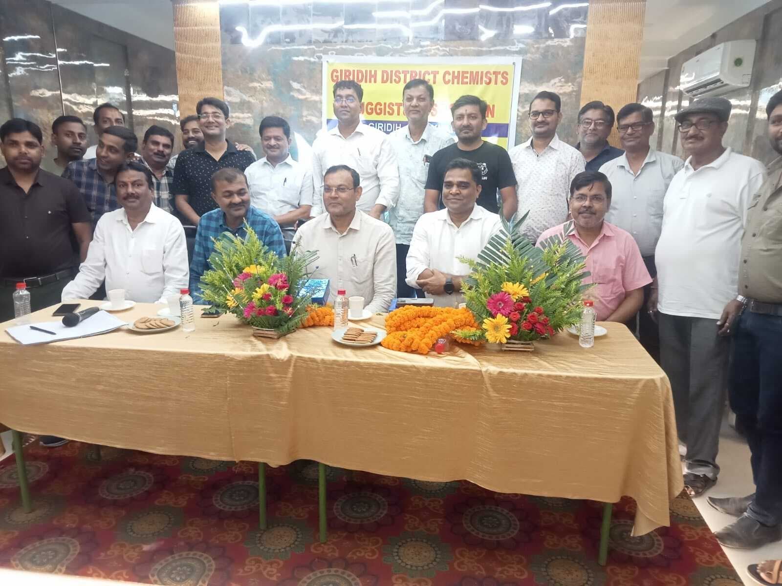 Giridih News: दवा विक्रेता संघ ने किया व औषधि निरीक्षक का स्वागत